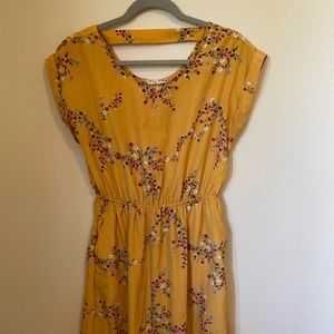 🍁 4/$20 Yellow Flowered Dress